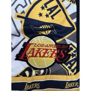 Boys LA Lakers Athletic Basketball Shorts Size M (8-10)